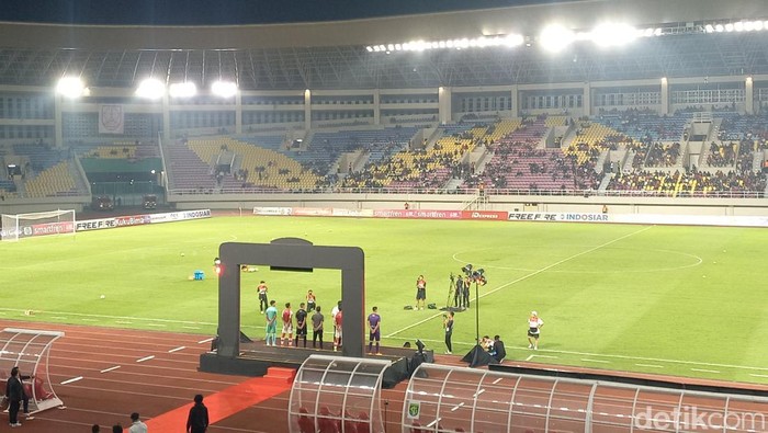 Jelang pertandingan Persis Solo melawan Persebaya Surabaya dalam laga persahabatan di Stadion Manahan, Sabtu (24/6/2023) malam.