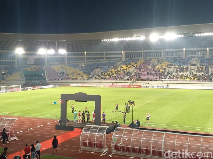 Jelang pertandingan Persis Solo melawan Persebaya Surabaya dalam laga persahabatan di Stadion Manahan, Sabtu (24/6/2023) malam.