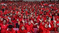 Ribuan kader PDIP memadati Stadion Gelora Bung Karno untuk acara Puncak peringatan Bulan Bung Karno (BBK), Senayan, Jakarta, Sabtu (24/6/2023).
