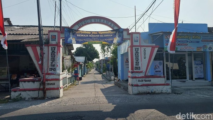 Kampung halaman dan rumah tinggal Panji Gumilang di Gresik.