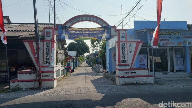Kampung halaman dan rumah tinggal Panji Gumilang di Gresik.