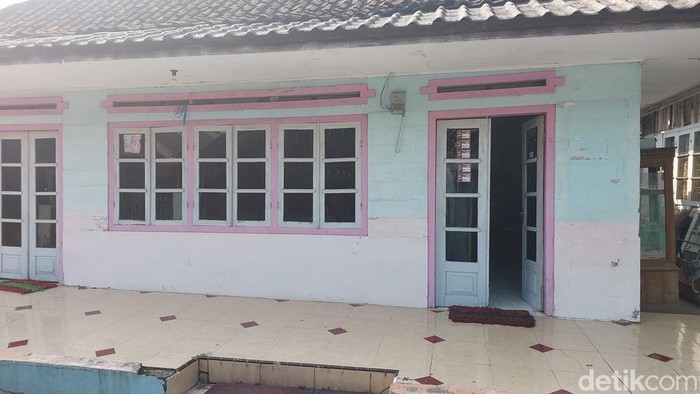 Kampung halaman dan rumah tinggal Panji Gumilang di Gresik.