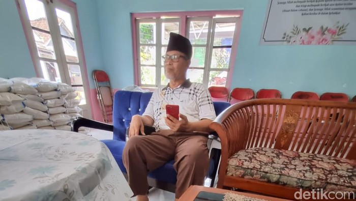 Kampung halaman dan rumah tinggal Panji Gumilang di Gresik.