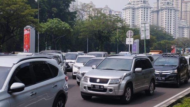 Kemacetan di Jalan Benyamin Sueb pada Sabtu (24/6/2023)-(Brigitta/detikcom)
