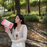 Dalam acara Waterbomb Festival, Kwon Eunbi tampil diiringi sejumlah penari latar dan membawakan lagu andalannya Underwater, Flash, ESPER, Door, dan Glitch. Foto: dok. Instagram @silver_rain.__