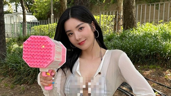 7 Foto Kwon Eunbi eks IZ*ONE Manggung Pakai Bikini, Bikin Fans Histeris