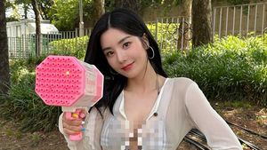 7 Foto Kwon Eunbi eks IZ*ONE Manggung Pakai Bikini, Bikin Fans Histeris