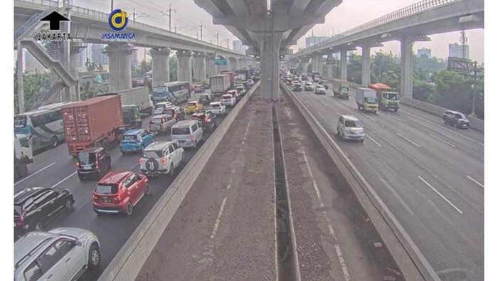 Macet di Tol Bekasi arah Jakarta (dok. Travoy)