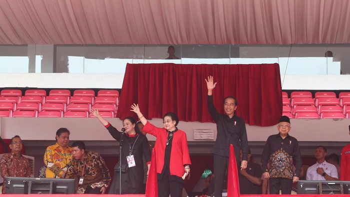 Megawati Soekarnoputri (tengah)-(Dok. PDIP)