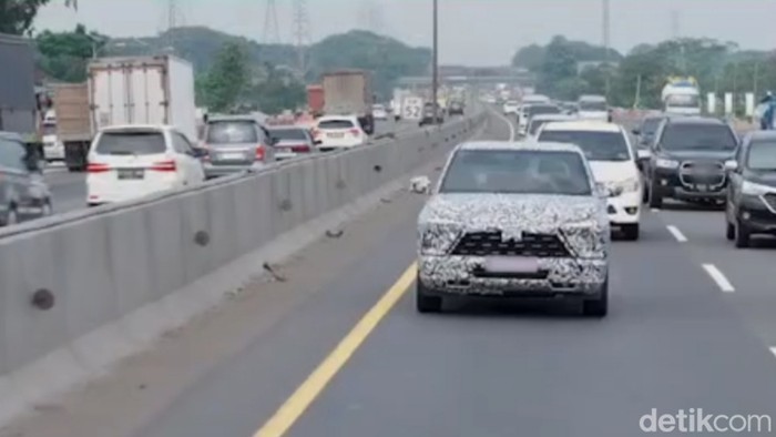 Mitsubishi XFC kepergok lagi diuji jalan di Tol Trans Jawa.