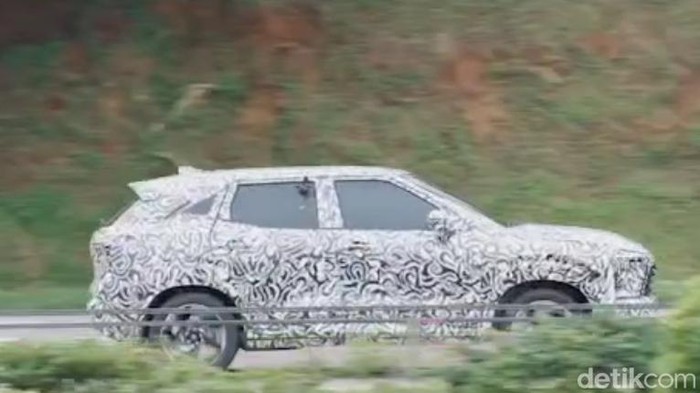 Mitsubishi XFC kepergok lagi diuji jalan di Tol Trans Jawa.