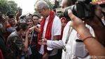 Momen Ganjar Pranowo Blusukan ke Pasar Warakas Jakut