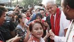 Momen Ganjar Pranowo Blusukan ke Pasar Warakas Jakut