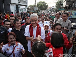 Kala Ganjar Tiba-tiba Telepon Pejabat Jakarta Usai Dengar Keluh Kesah Warga