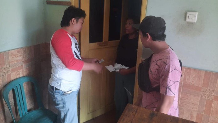 Muncikari wanita di Kukar, Kaltim saat diamankan polisi.