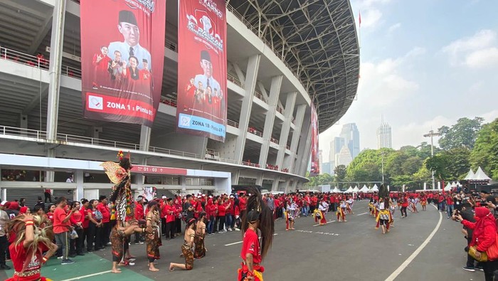Pertunjukan seni dan budaya di acara puncak Bulan Bung Karno