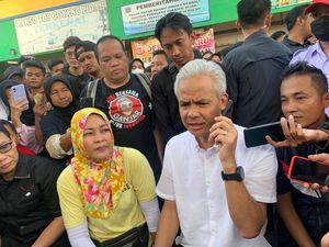 Teka-teki Pembully Ganjar Usai Blusukan di DKI