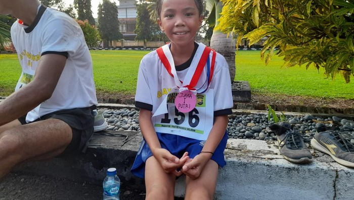 Pelari siswi SD yang memenangkan lari 10K