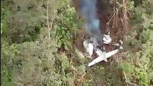 Pesawat SAM Air jatuh di hutan Papua. Sebelum jatuh, pesawat tersebut sempat hilang kontak usai beberapa menit terbang. Pesawat itu membawa enam orang.
