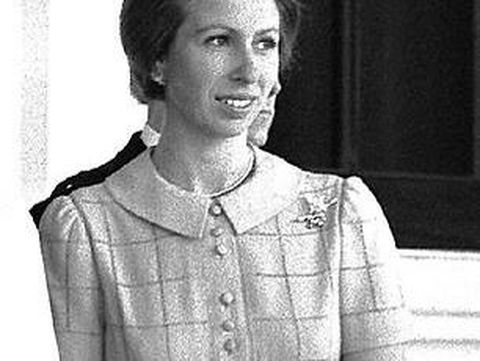 Putri Anne Putri Anne