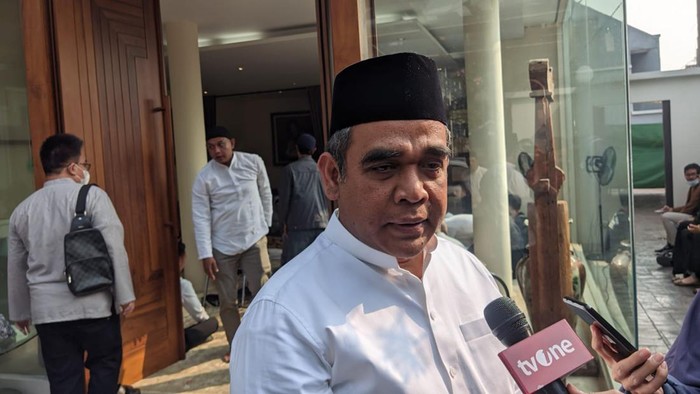 Sekjen Partai Gerindra Ahmad Muzani melayat ke rumah duka Desmond J Mahesa di Jaksel, Sabtu (24/6/2023).