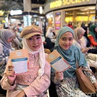 Beberapa peserta yang hadir mengungkapkan motivasi mengikuti acara Emeron Hijab Hunt 2023. Salah satu peserta audisi Emeron Hijab Hunt 2023 di Surabaya yang bernama Dyah Yulia Vita (23 tahun) aktif membuat konten tentang beauty di media sosial. Dia mengungkapkan tahu acara Emeron Hijab Hunt 2023 dari Instagram dan temannya yang memberikan dorongan untuknya. Selanjutnya ada kisah dari Nunung Hafisyah Adnan (24 tahun), yang aktif membuat konten beauty and fashion di Instagram. Dia mengaku sengaja menunggu audisi Emeron Hijab Hunt yang sudah dua tahun vakum. Foto: Dok. Gresnia/Wolipop.