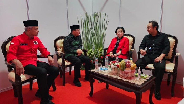 Tiba di Acara Bulan Bung Karno, Ganjar Menghadap Megawati dan Mardiono