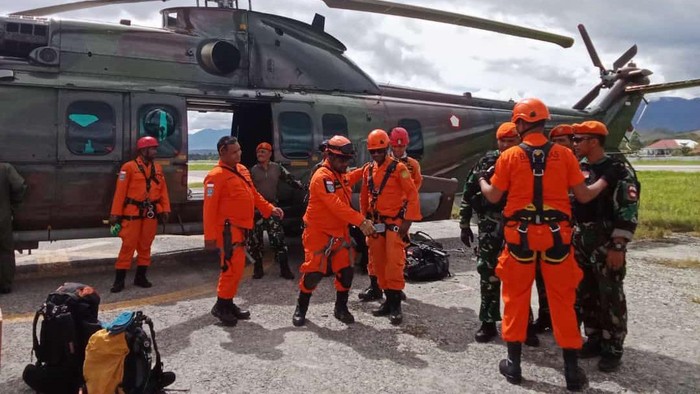Tim SAR gabungan menuju ke lokasi jatuhnya pesawat SAM Air di Kabupaten Yalimo, Papua Pegunungan.