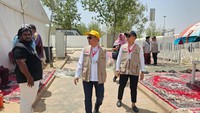 Timwas Haji DPR meninjau fasilitas bagi jemaah haji di Arafah, Muzdalifah dan Mina (Armudzna). Panas terik hingga mencapai 40 derajat Celcius tak menghalangi Timwas terjun ke lapangan di Armuzdna. Terlihat Wakil Ketua Komisi VIII DPR Ace Hasan Syadzily dan Anggota Komisi VI DPR Mufti Anam meninjau pemondokan di Arafah.