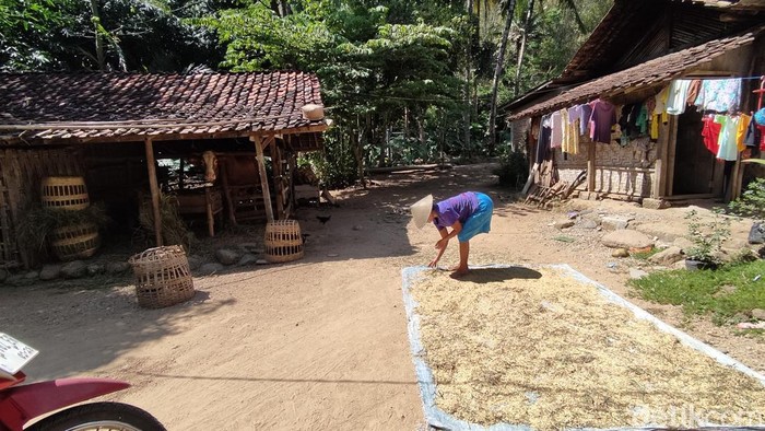 Wilayah Lingkungan Nosari Dusun Sambeng, Desa Lemahbang, Kecamatan Kismantoro, Wonogiri.
