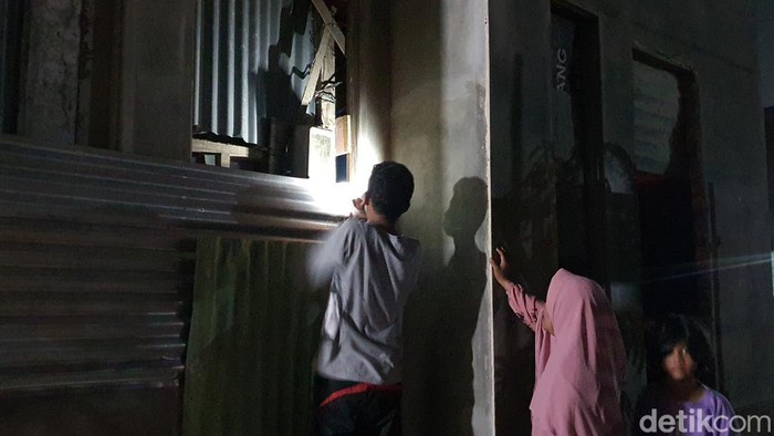 Warga Pekanbaru mengeluh karena listrik sering padam.