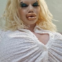 Di tengah kepercayaan dirinya itu, Andrea tetap merasa sedih dan kesepian. Dia sadar karena penampilan tidak biasa, Andrea jadi sulit punya kekasih.Foto: dok. Instagram/@andrea88476