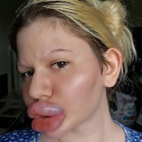 Andrea Ivanova, wanita asal Bulgaria dengan penampilan esktrem. Bibir besarnya itu hasil dari filler. Foto: dok. Instagram/@andrea88476