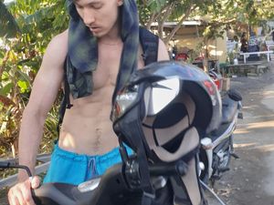 Tega, Bule Pukul Tukang Parkir Sampai Berdarah di Pantai Kelingking