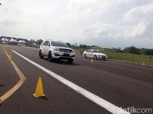 Melihat Keseruan Drag Race di Lanud Wiriadinata Tasikmalaya