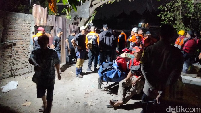 Dua anak di Surabaya hanyut tenggelam