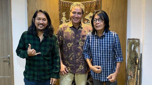 Erick EST, sineas muda Bali, dipercaya untuk menggarap video klip musik dari lagu Musisi yang dinyanyikan legendaris rock Indonesia, God Bless.