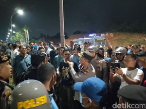 Taksi Online Vs Pangkalan Bentrok di Bandara Batam, Polisi: Kita Mediasi Besok!