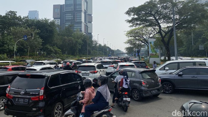 Kondisi Jalan Benyamin Sueb Kemayoran Jakarta Pusat, Minggu (25/6) siang.