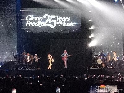 Konser 25 Tahun Glenn Fredly Bawa Penonton Nostalgia