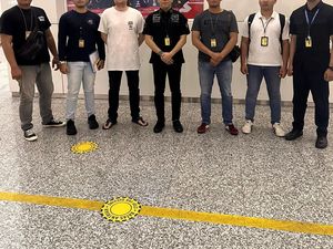 Bule Rusia Anggota Ormas Dideportasi, Selamat Tinggal!