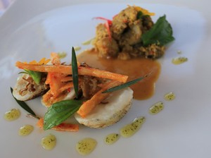 Mencicipi Laklak Kuir, Kreasi Kuliner Unik di Festival Tanah Lot IV