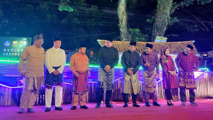 Merawat Tradisi, Lestarikan Sungai Batanghari Lewat Kenduri Swarnabhumi Kenduri Swarnabhumi adalah pemajuan kebudayaan Melayu, yang bertujuan untuk meningkatkan kesadaran masyarakat tentang hubungan antara kebudayaan dan pelestarian lingkungan, khususnya sungai di Jambi.