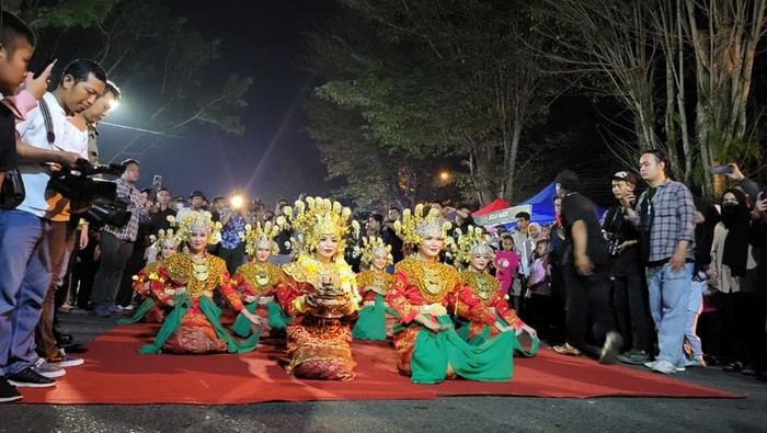 Merawat Tradisi, Lestarikan Sungai Batanghari Lewat Kenduri Swarnabhumi Kenduri Swarnabhumi adalah pemajuan kebudayaan Melayu, yang bertujuan untuk meningkatkan kesadaran masyarakat tentang hubungan antara kebudayaan dan pelestarian lingkungan, khususnya sungai di Jambi.