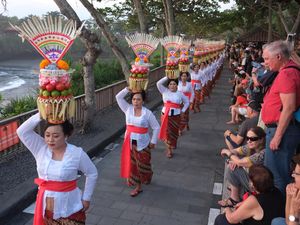 Tradisi Mapeed di Bali: Sejarah, Keunikan, dan Makna Filosofisnya