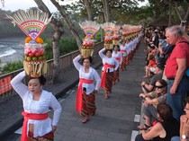 Tradisi Mapeed di Bali: Sejarah, Keunikan, dan Makna Filosofisnya