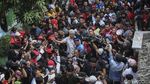 Momen Ganjar Blusukan ke Gang Sempit di Jakarta Utara
