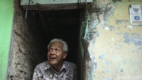 Ganjar langsung masuk ke gang-gang sempit untuk melihat kegiatan warga. 
