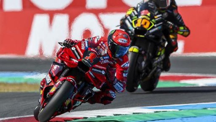Ducati Lenovo Teams Italian rider Francesco Bagnaia steers his motorbike during the qualifying ahead of the Dutch MotoGP at the TT circuit of Assen, on June 24, 2023. (Photo by Vincent Jannink / ANP / AFP) / Netherlands OUT