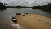 Puluhan juta orang di Asia Selatan, di antara wilayah terpadat di dunia, tinggal di sepanjang garis pantai dan rentan terhadap peristiwa cuaca ekstrem. 